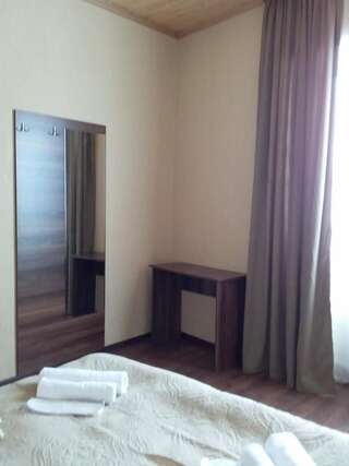 Гостевой дом COZY HOUSE Степанцминда Двухместный номер с 1 кроватью и собственной ванной комнатой-2