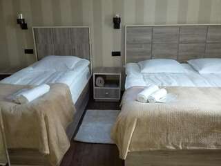 Гостевой дом COZY HOUSE Степанцминда Трехместный номер с собственной ванной комнатой-12