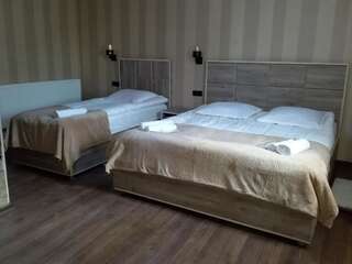 Гостевой дом COZY HOUSE Степанцминда Трехместный номер с собственной ванной комнатой-19